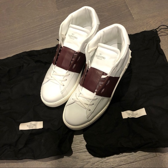 New! Valentino mens rockstud sneakers
